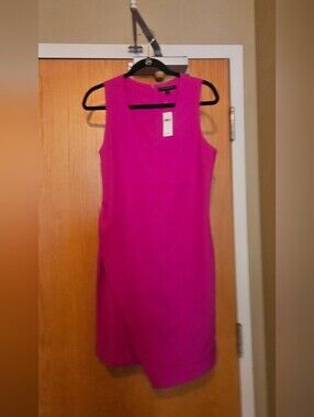 Banana Republic Bright Fuchsia V-Neck Sleeveless Tank - NWT